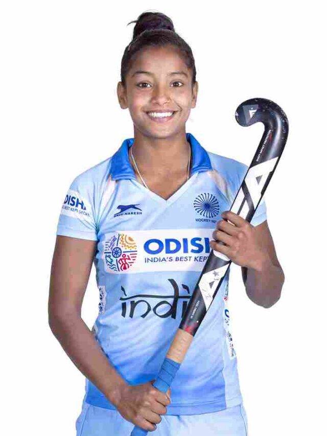 cropped-Mumtaz-hockey.jpg